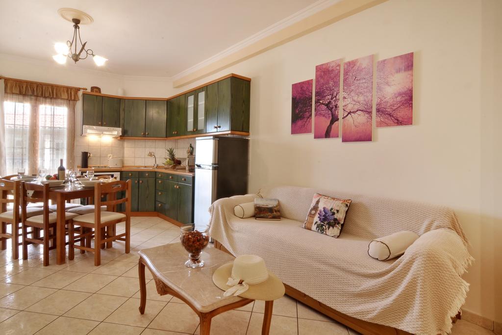 Rolandos Apartments Agios Gordios  Esterno foto